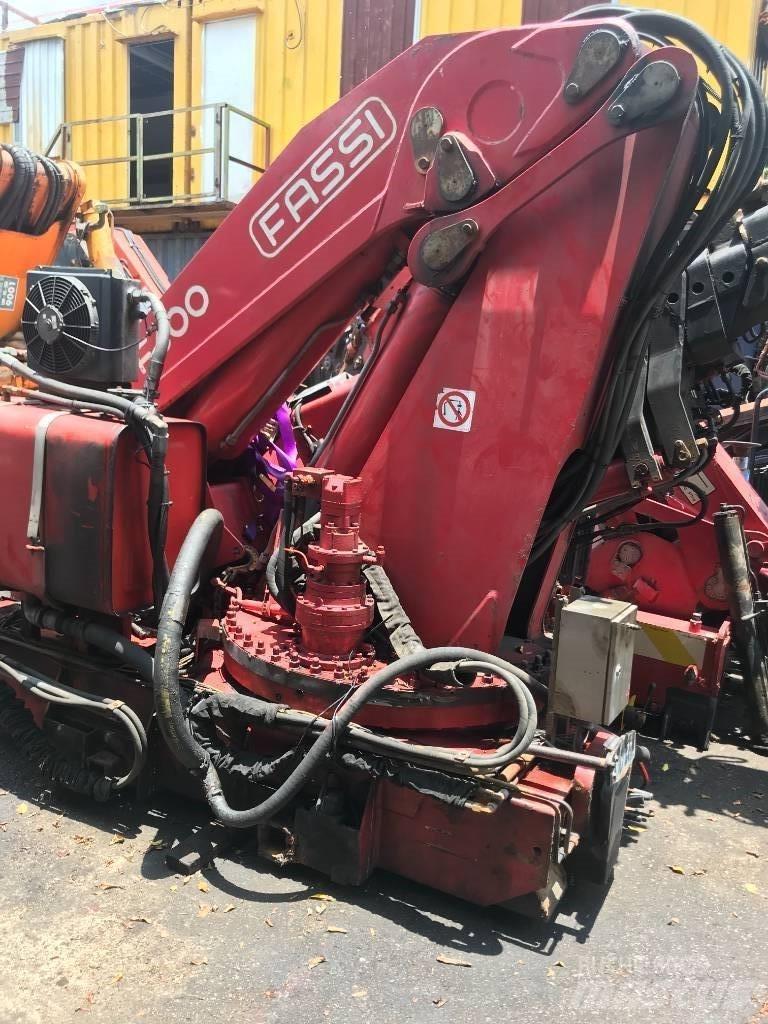Fassi F600.27 随车折臂吊
