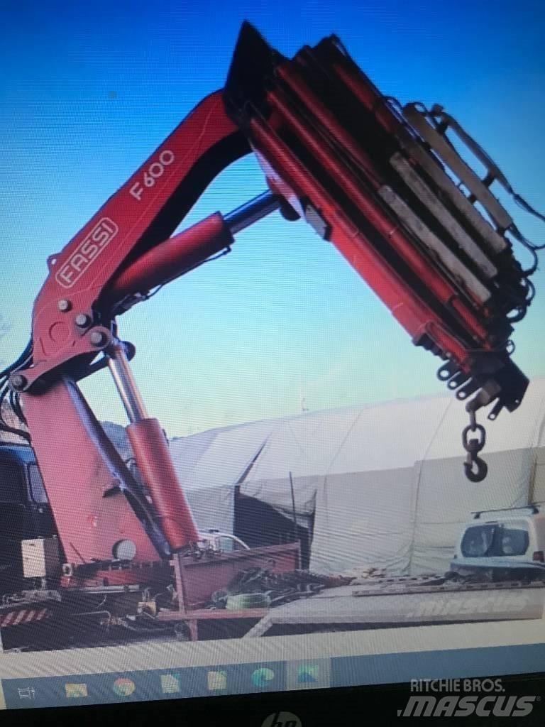 Fassi F600.27 随车折臂吊
