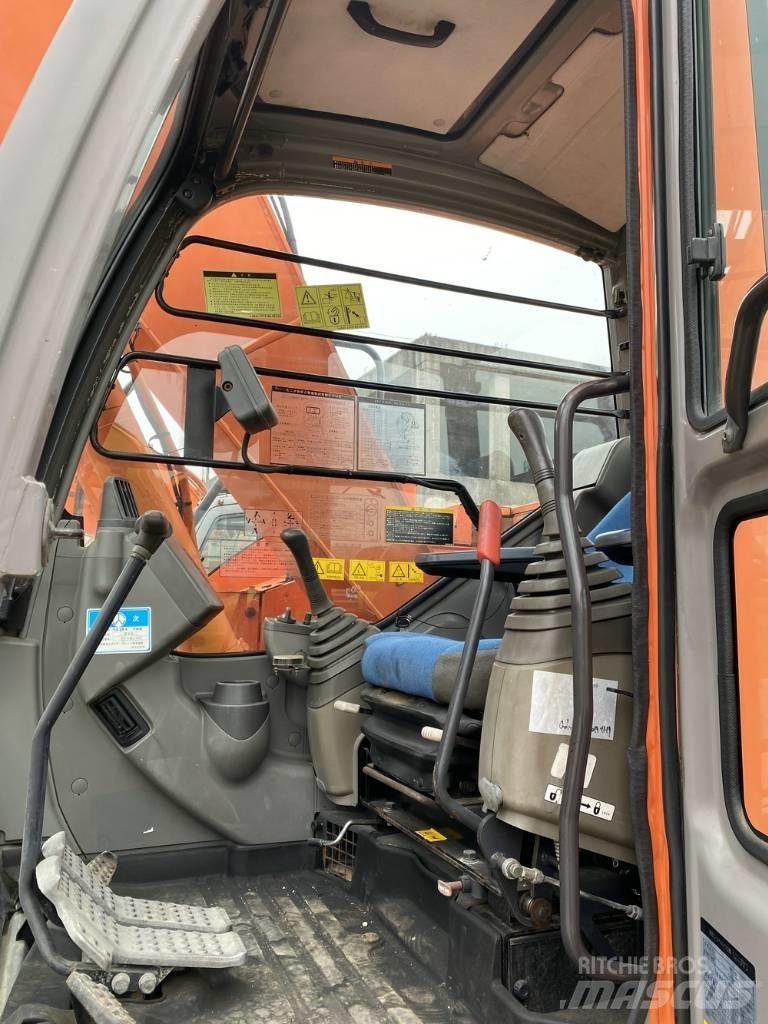 Hitachi 135 履带挖掘机