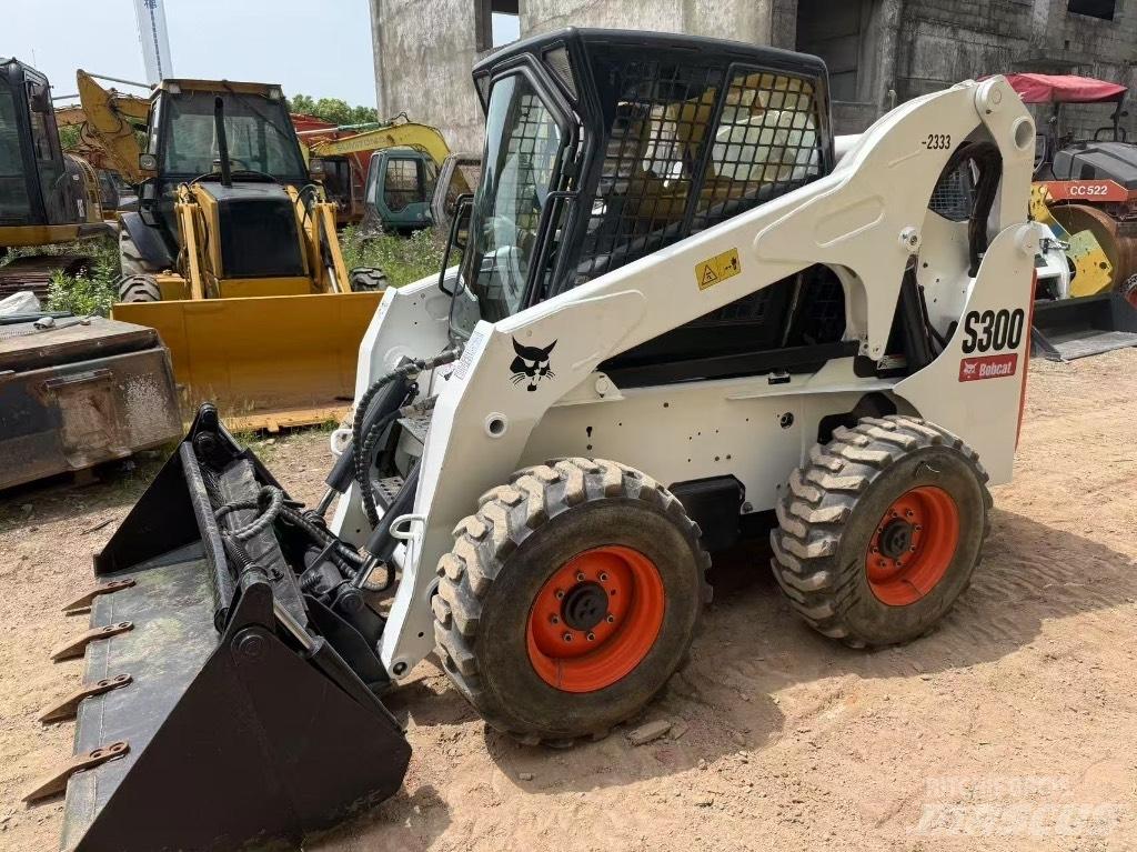 Bobcat S 300 滑移装载机