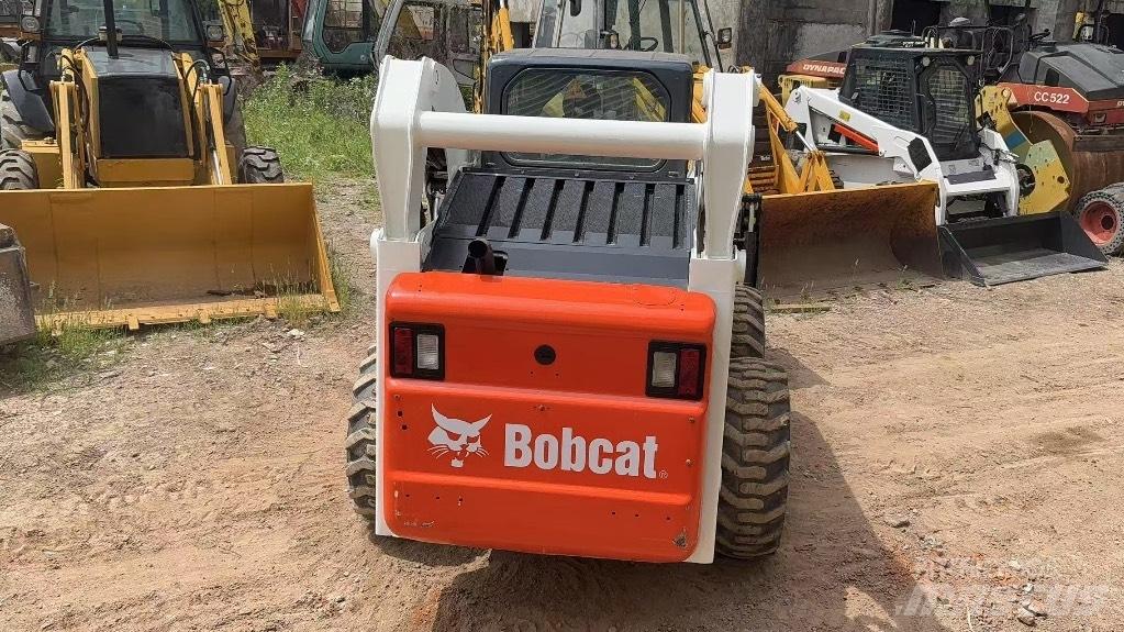 Bobcat S 300 滑移装载机