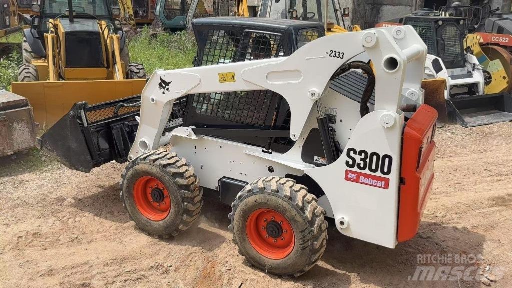 Bobcat S 300 滑移装载机