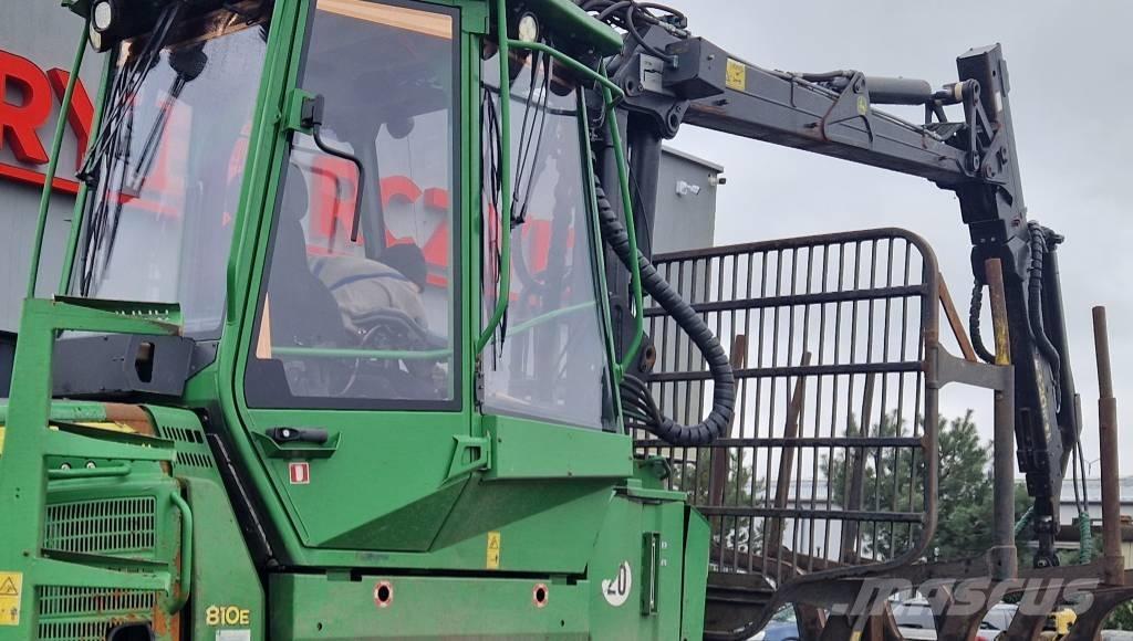 John Deere 810 E 集运机