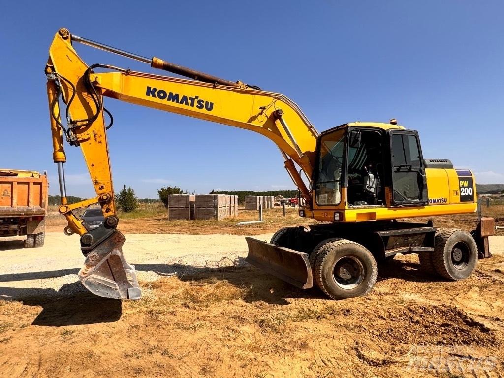 Komatsu PW 200-7K 轮式挖掘机