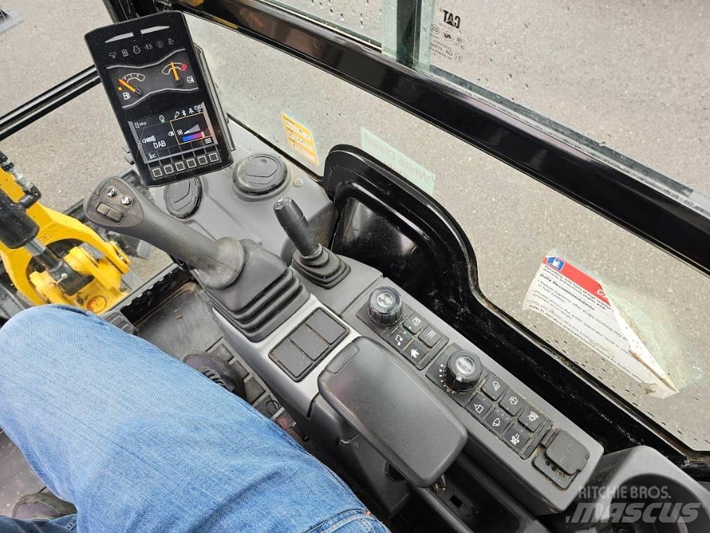 CAT 301.8 小型挖掘机