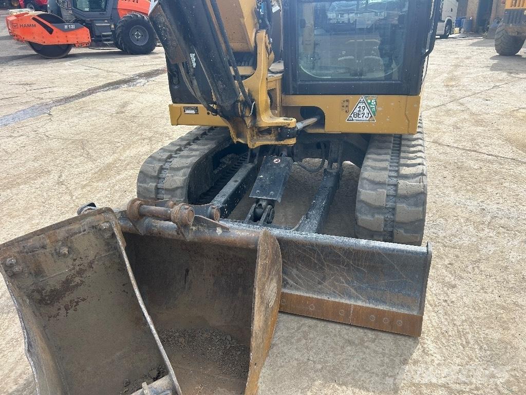 CAT 306 CR 小型挖掘机