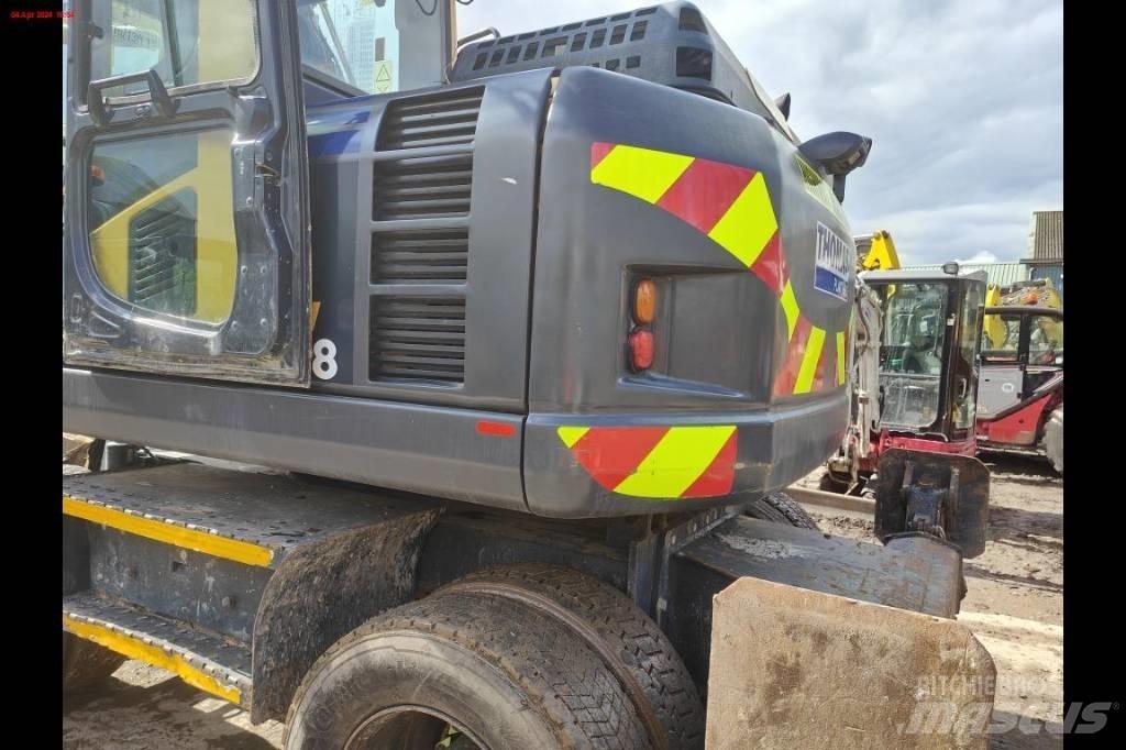 Komatsu PW 148-8 轮式挖掘机