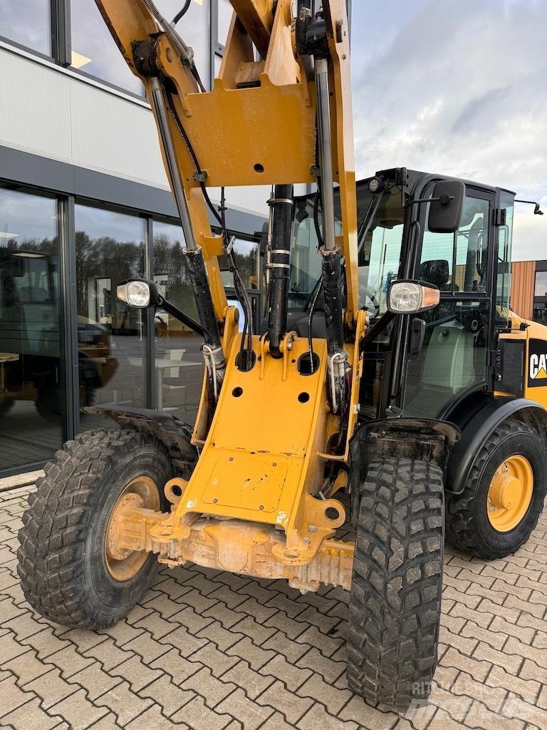CAT 906M 轮式装载机