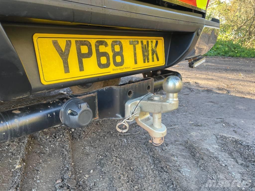 Nissan Navara 皮卡车