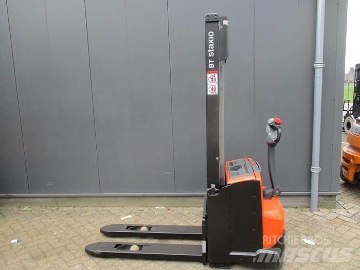 BT SWE 100 手推堆垛车