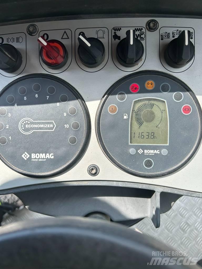 Bomag BW 120 AD-5 双轮压路机