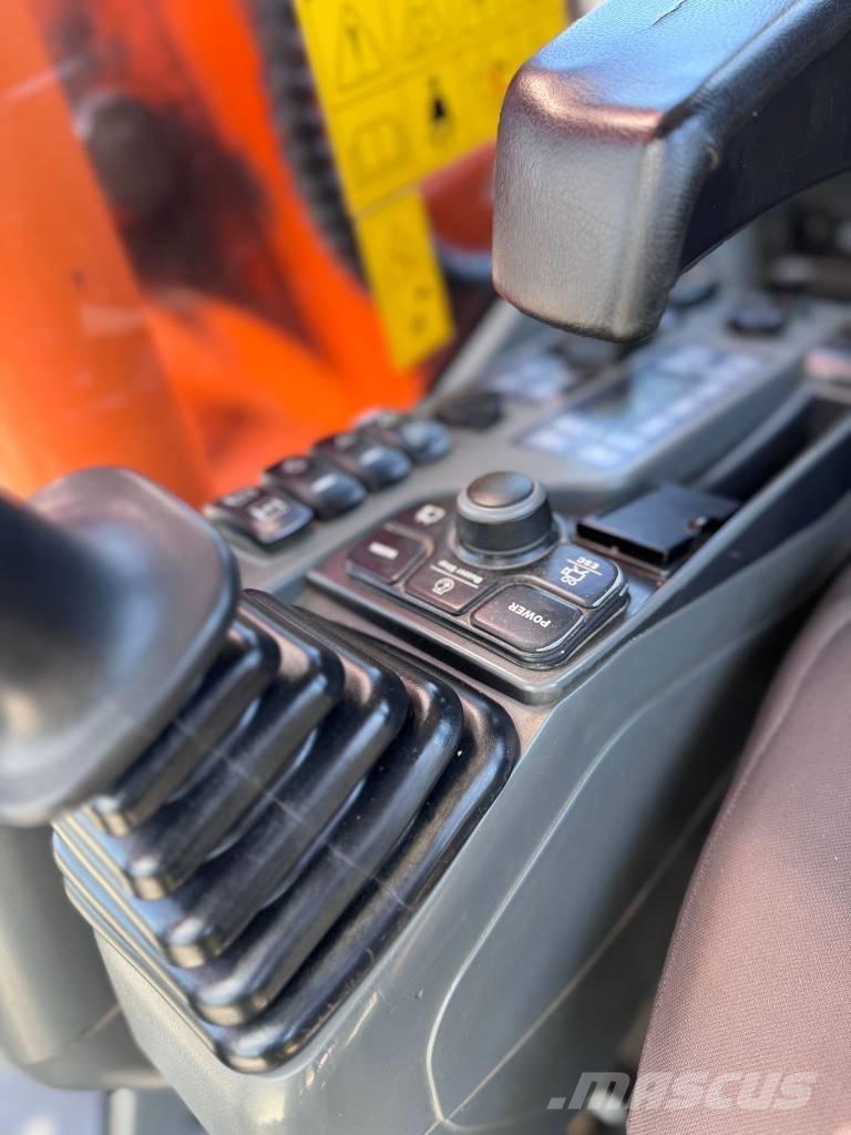 Doosan DX 140 W-3 轮式挖掘机