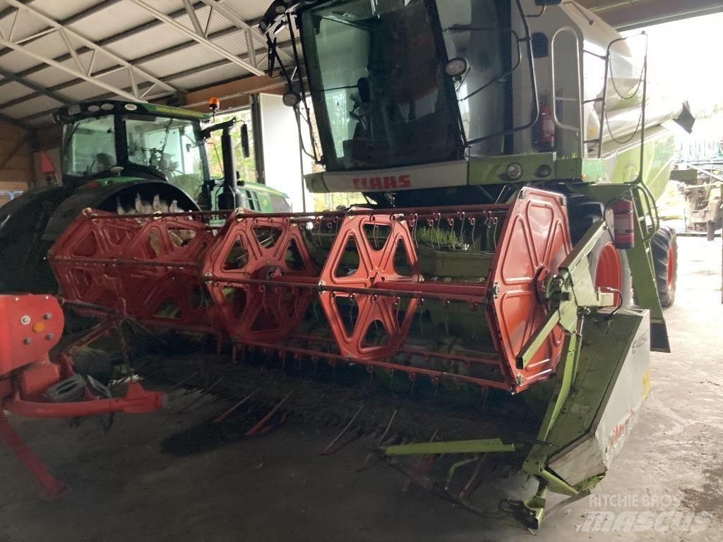 CLAAS Tucano 320 联合收割机