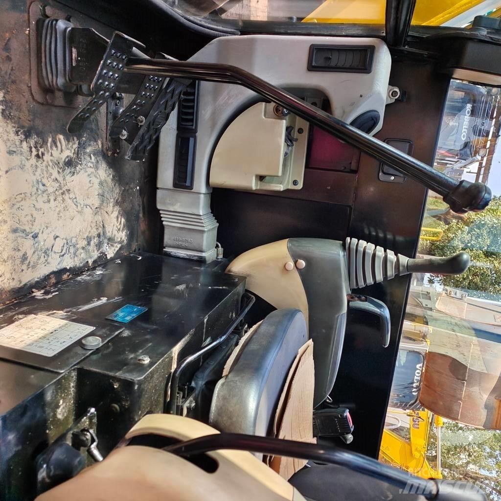 CAT 305.5 E 小型挖掘机