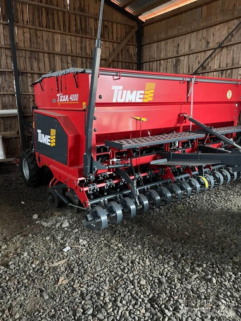 Tume Titan 4000 多功能条播机