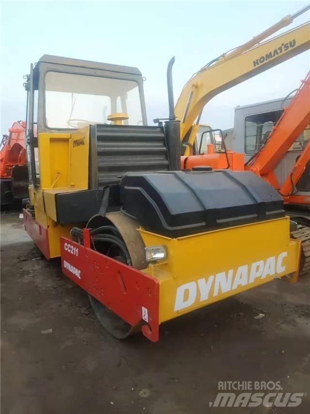 Dynapac CC211 单轮压路机