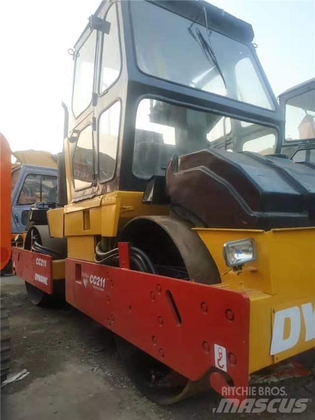 Dynapac CC211 单轮压路机