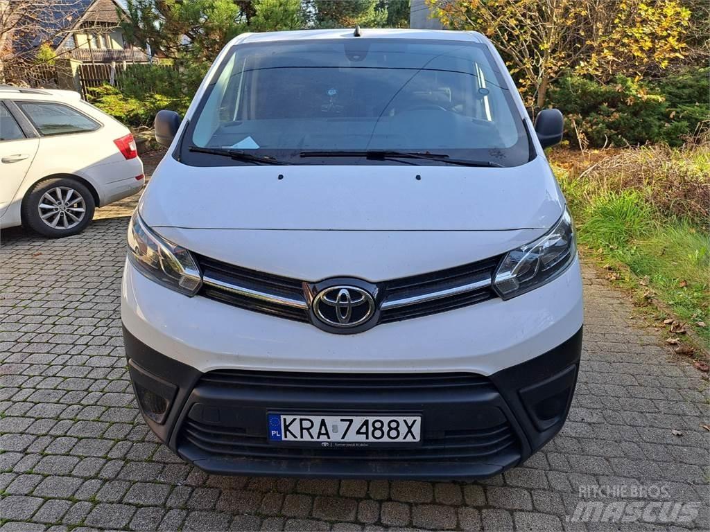 Toyota PROACE 汽车