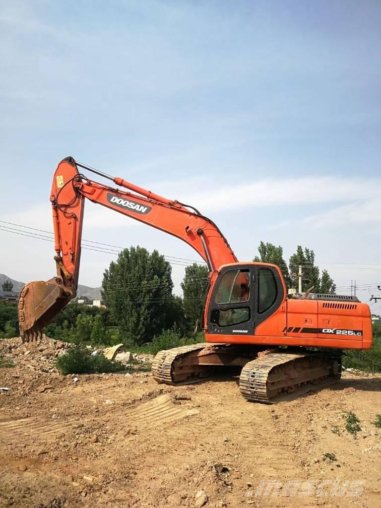 Doosan dx225 履带挖掘机