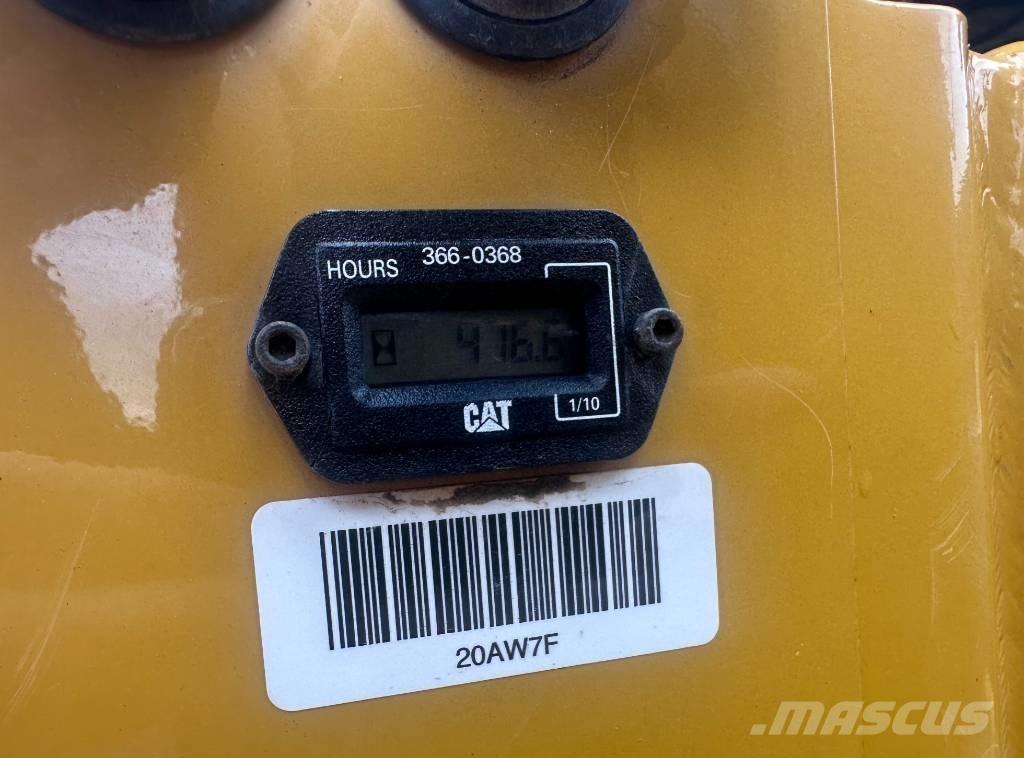 CAT CB 1.7 双轮压路机