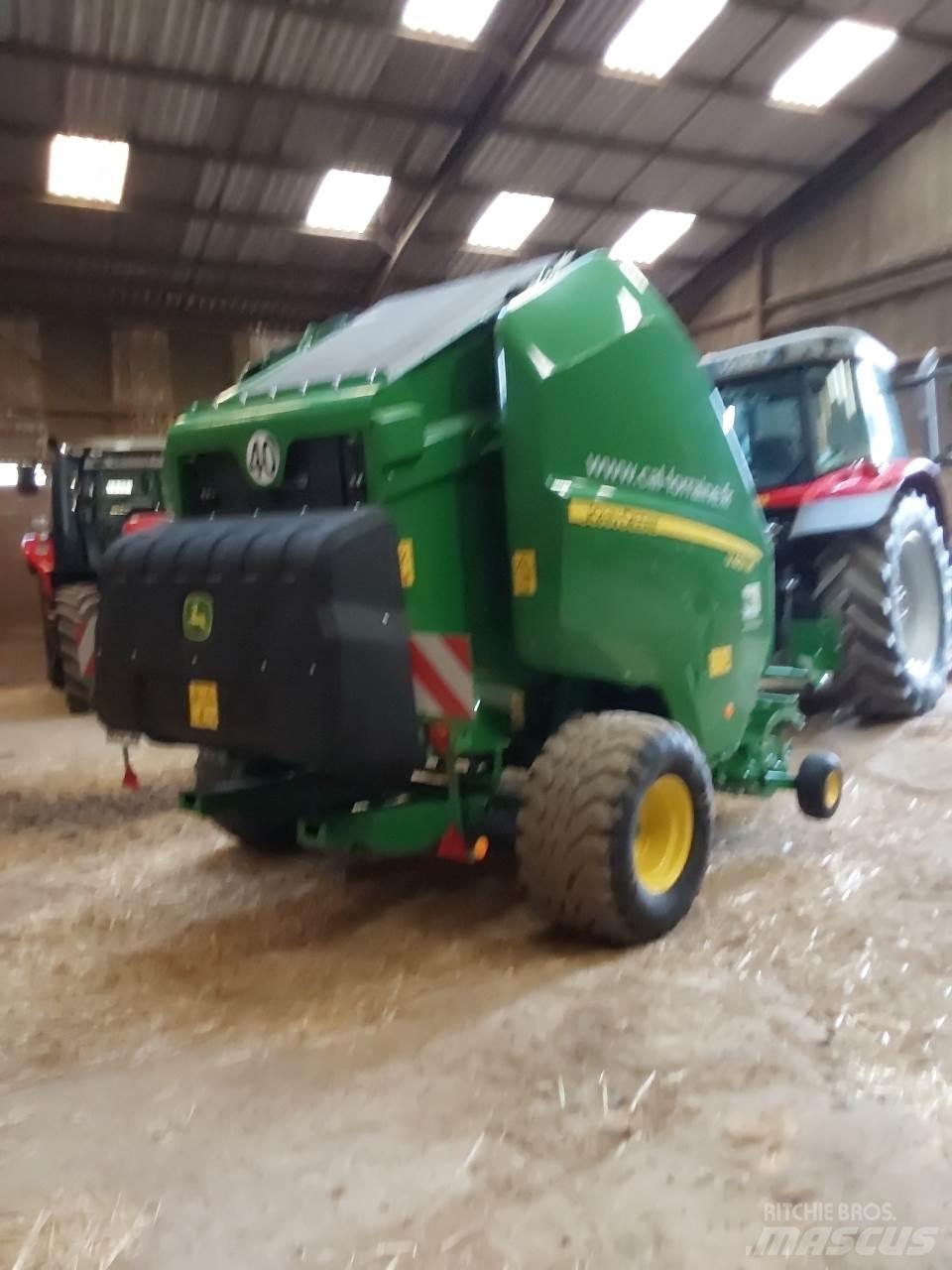 John Deere V 451 M 圆捆打捆机