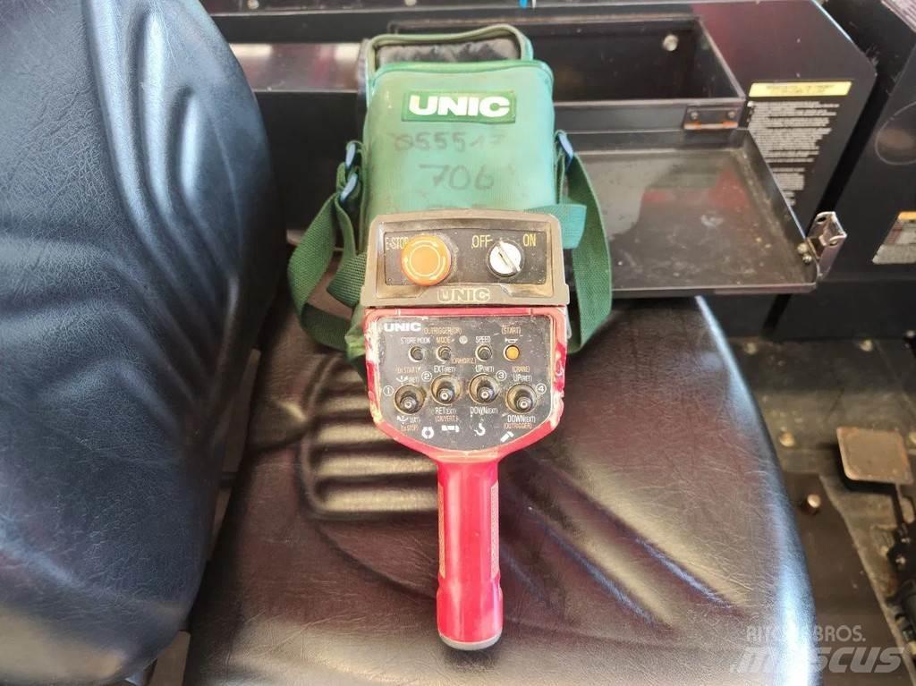 Unic URW 706 CDE 履带起重机