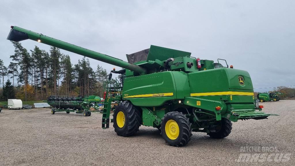 John Deere T670i 联合收割机