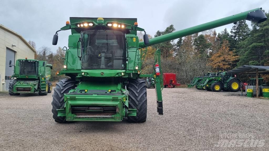 John Deere T670i 联合收割机