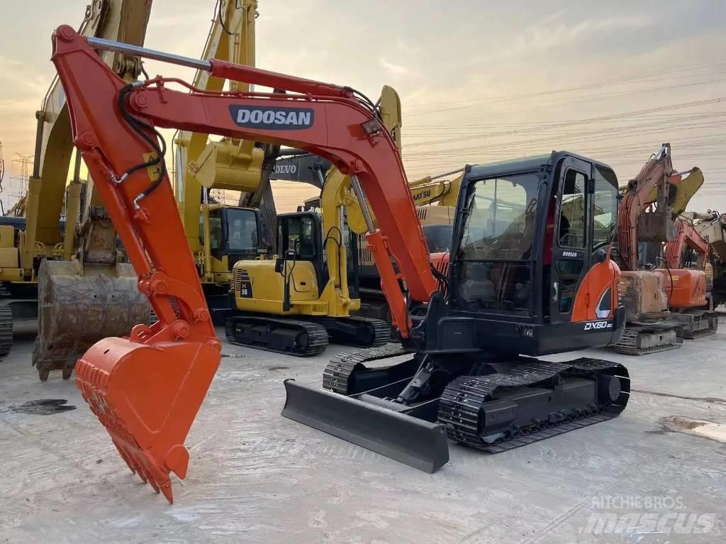 Doosan DX60 履带挖掘机