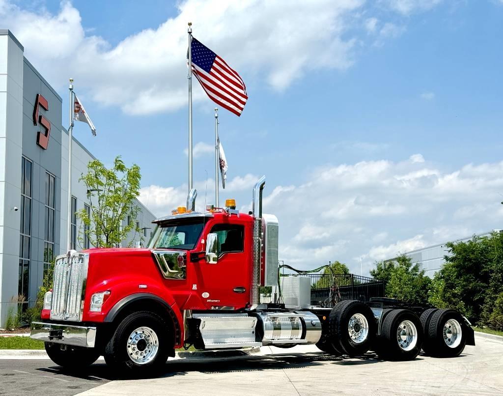 Kenworth W 990 牵引车