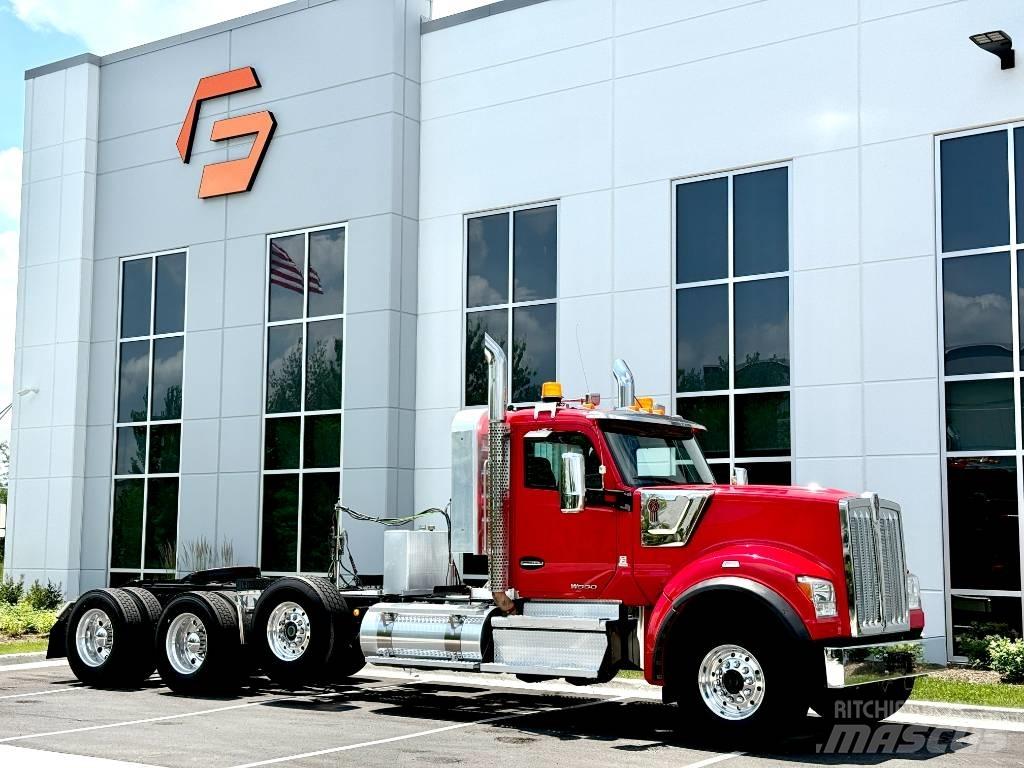 Kenworth W 990 牵引车