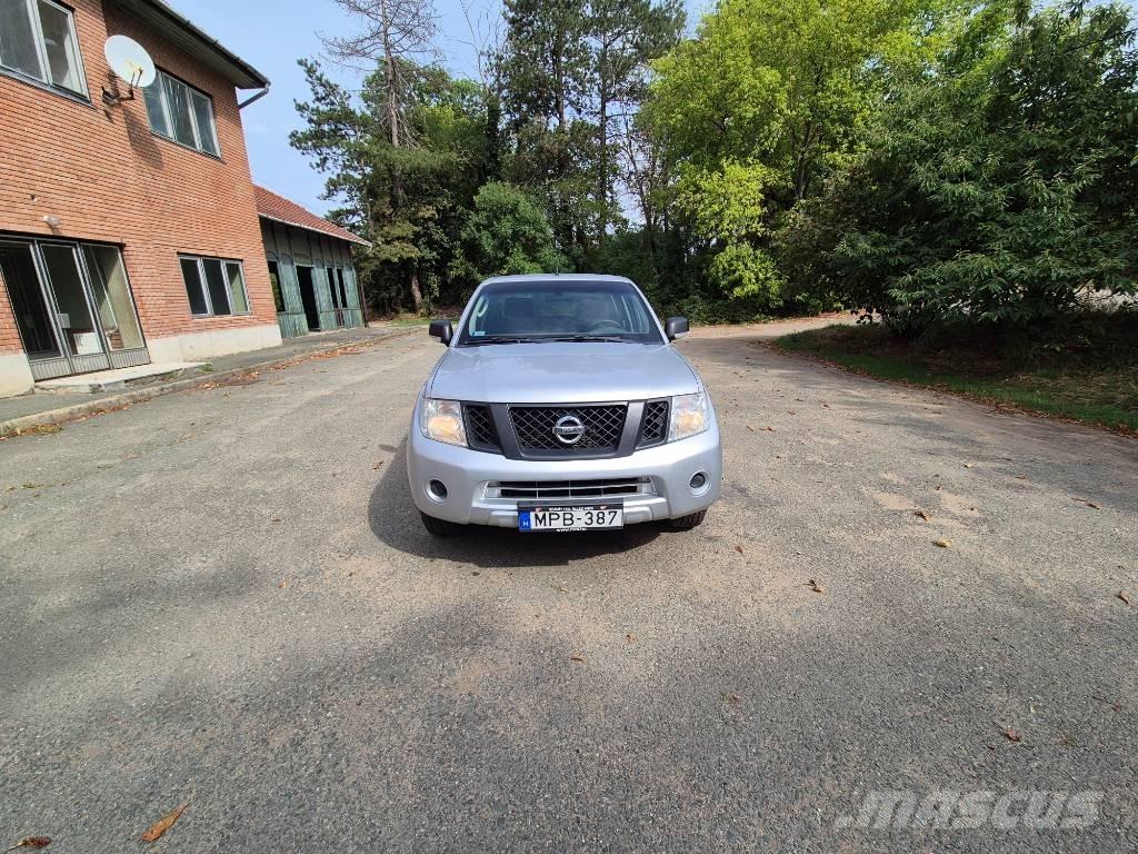 Nissan Navara 皮卡车