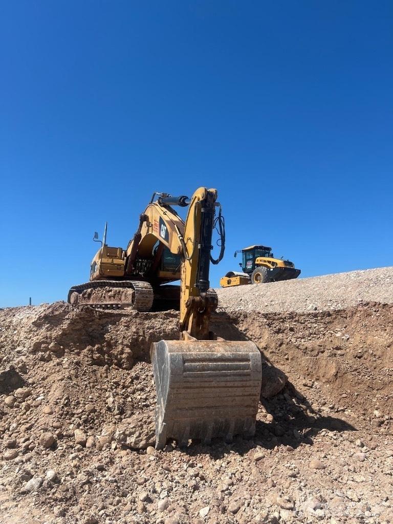 CAT 330 D L ME 履带挖掘机