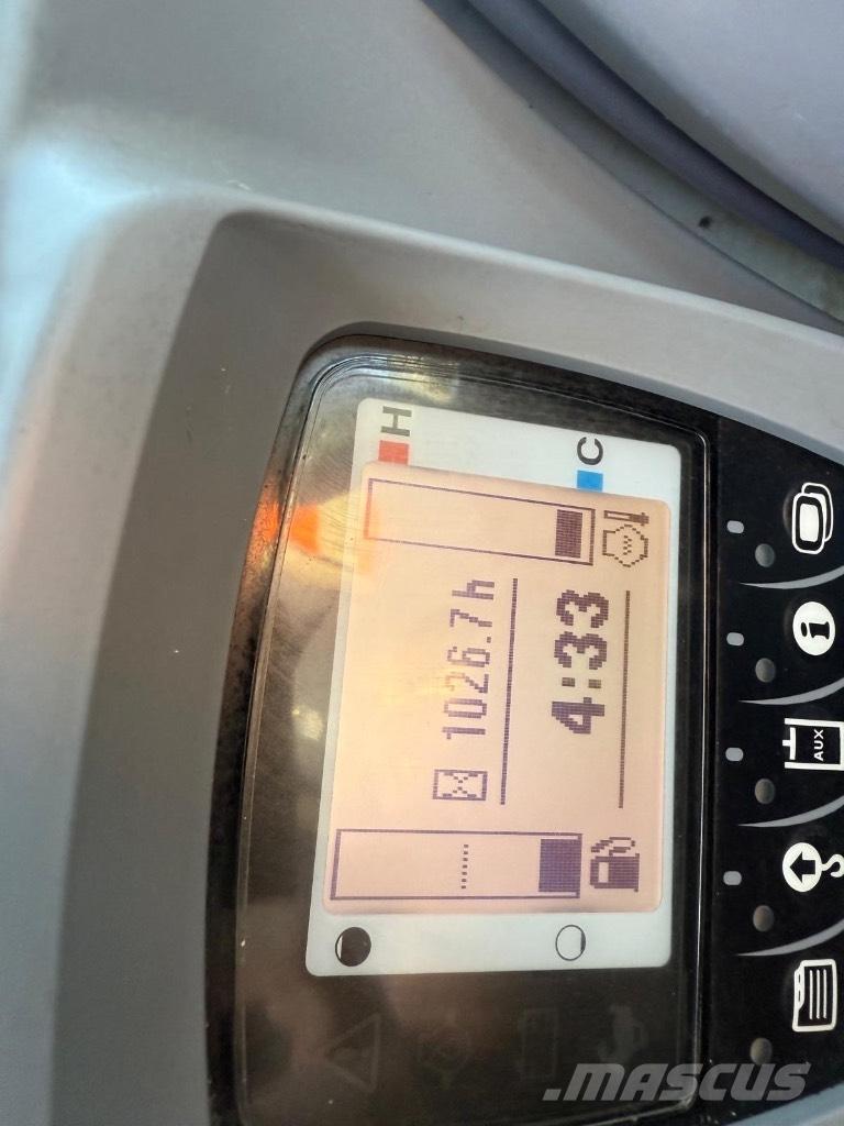 Kubota KX080-4 中型挖掘机