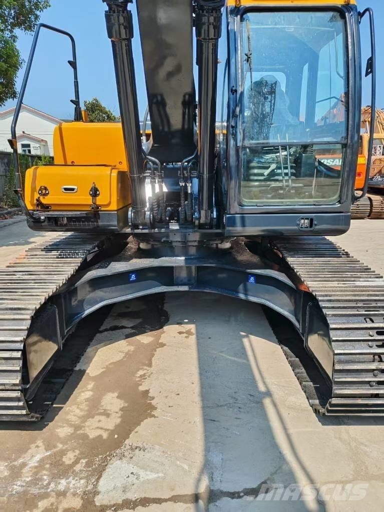 Hyundai R220LC-9S 履带挖掘机