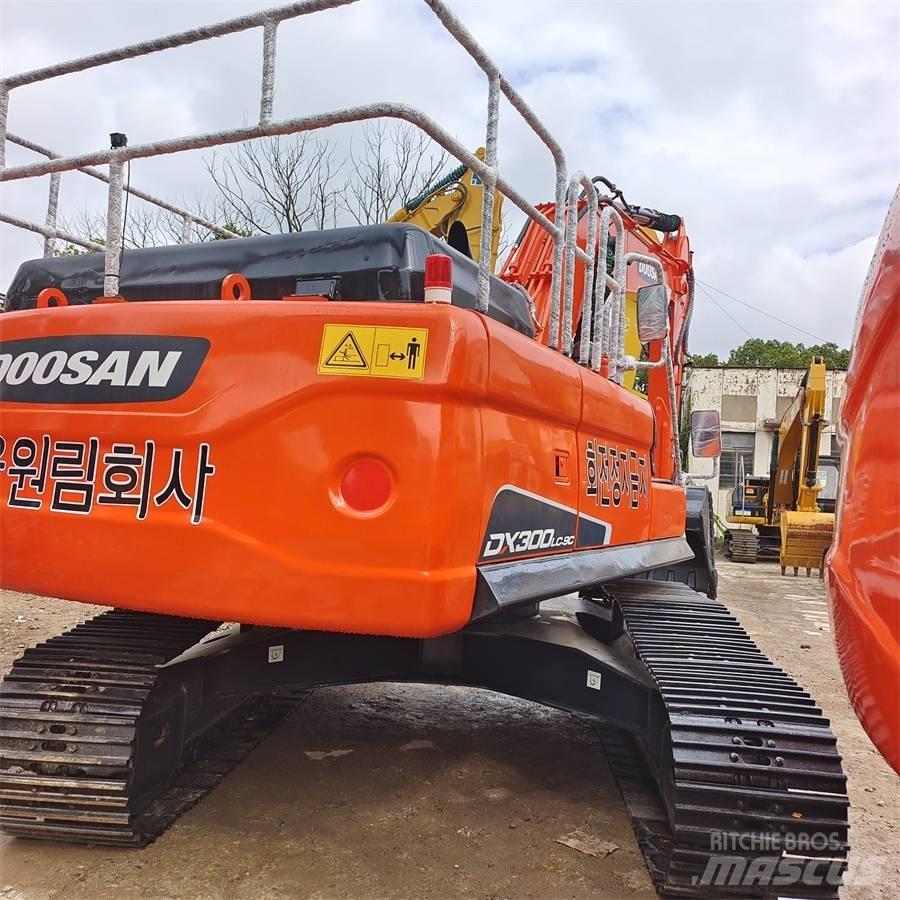 Doosan DX300 履带挖掘机