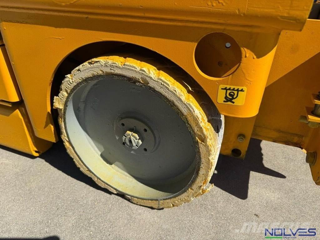 Haulotte COMPACT8 剪叉式升降机