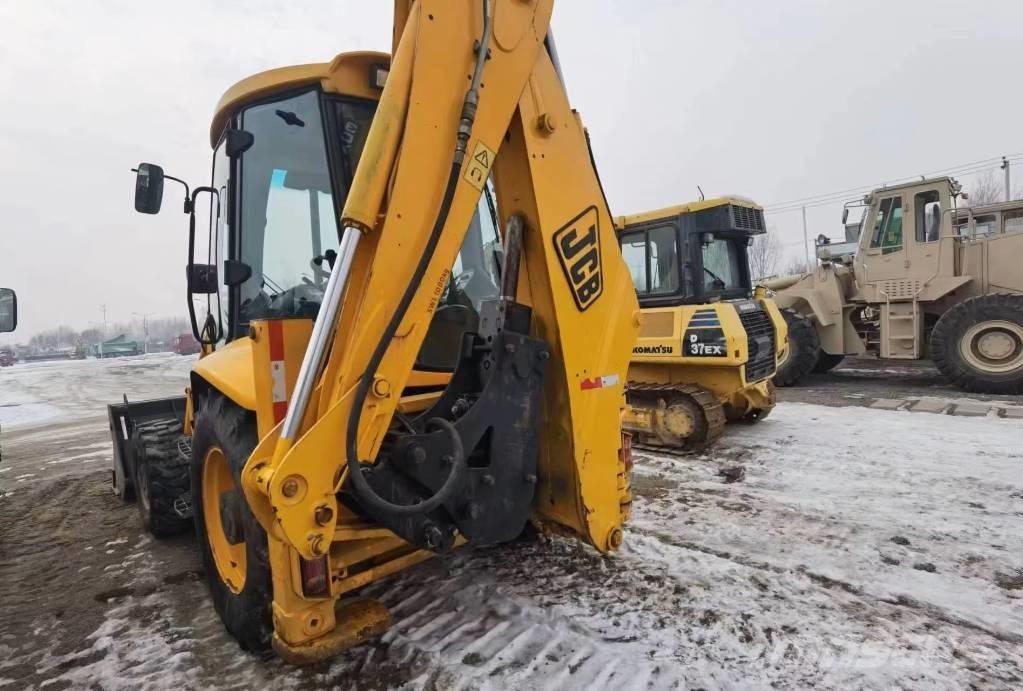 JCB 3CX 反铲装载机
