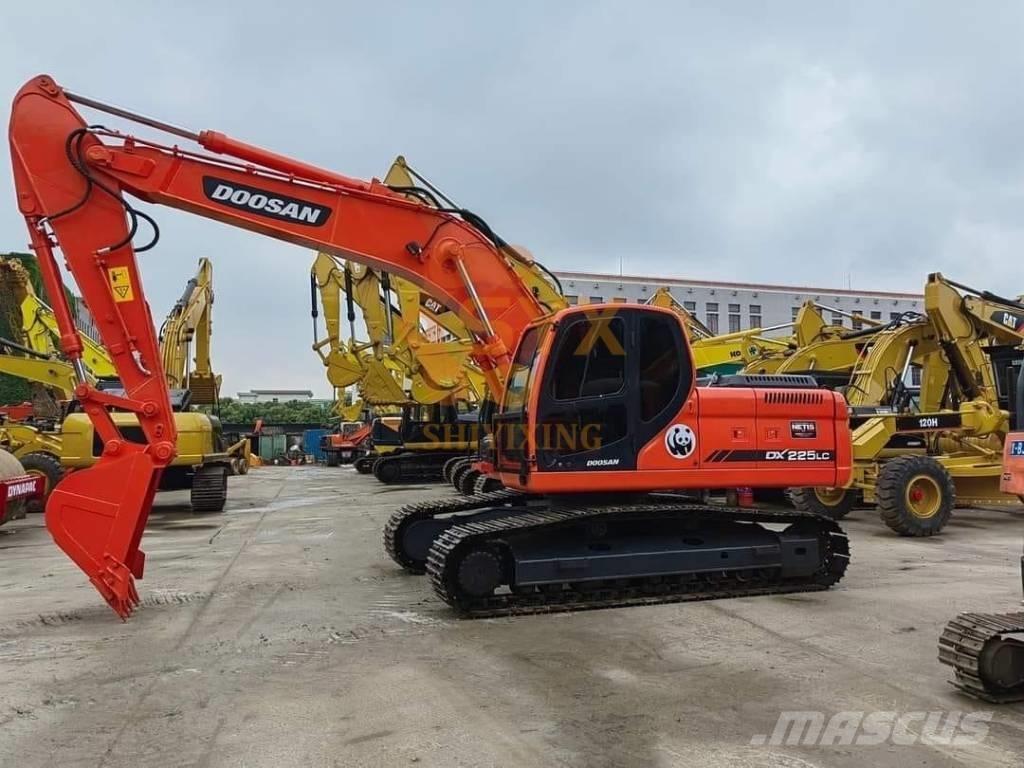 Doosan DX 225 LC 履带挖掘机