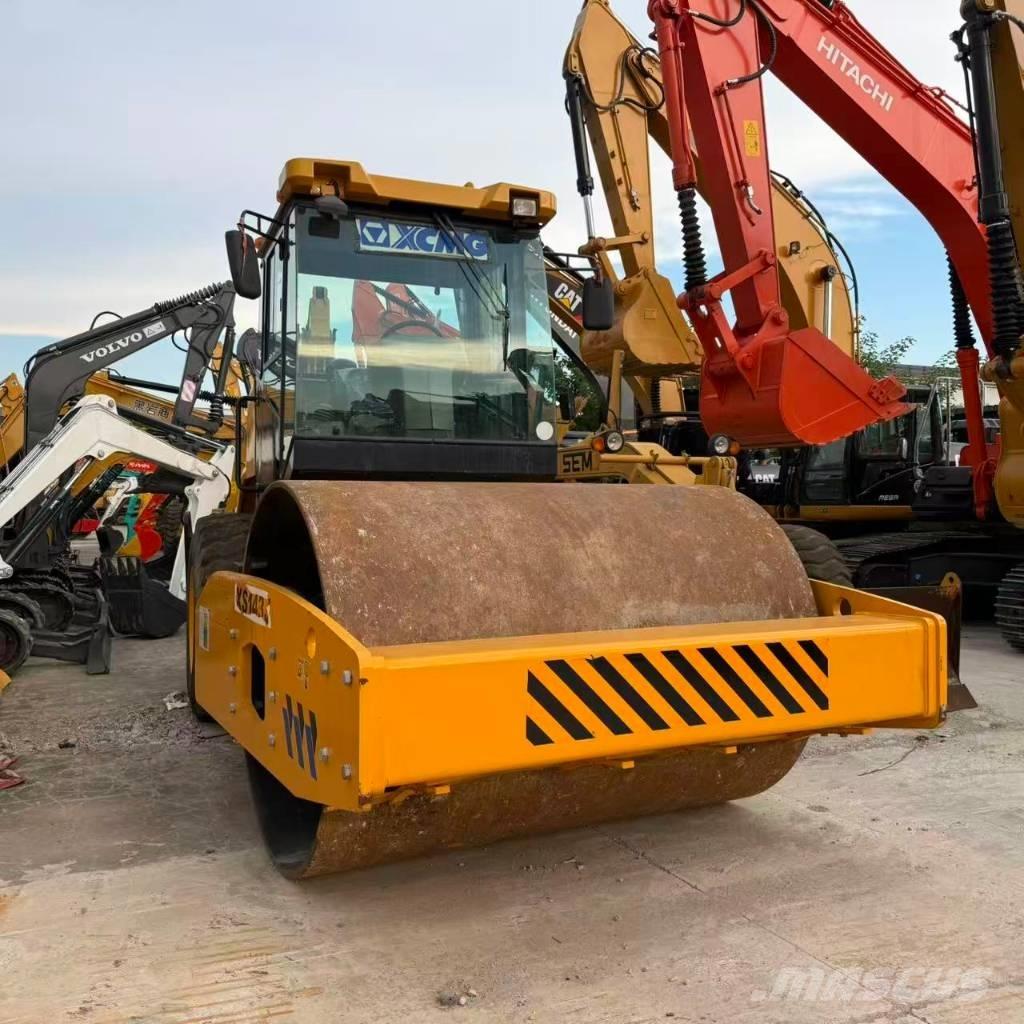 XCMG XS 143 J 单轮压路机