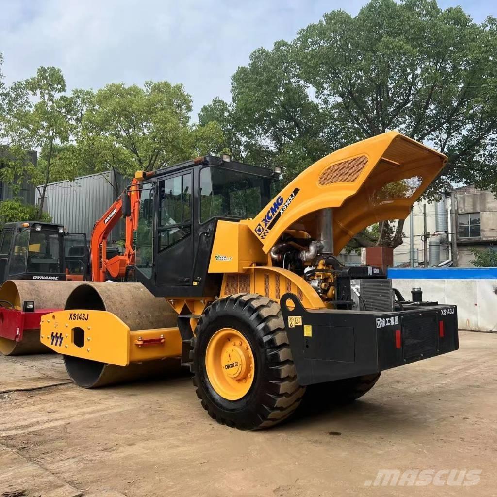 XCMG XS 143 J 单轮压路机
