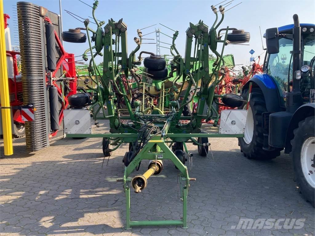 Krone KWT 8.80/8 犁耙和摊草机