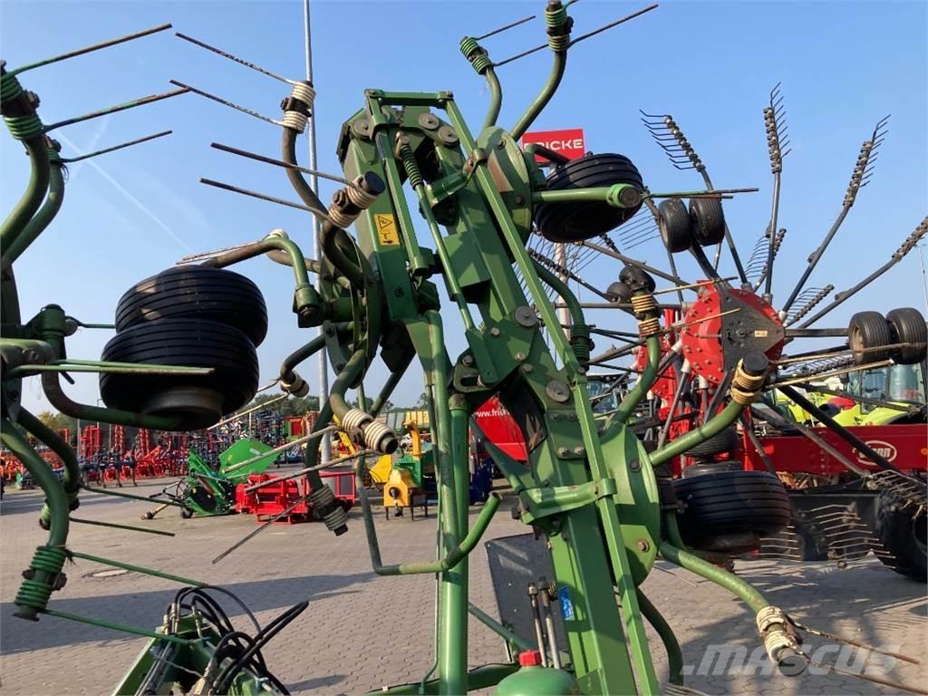 Krone KWT 8.80/8 犁耙和摊草机