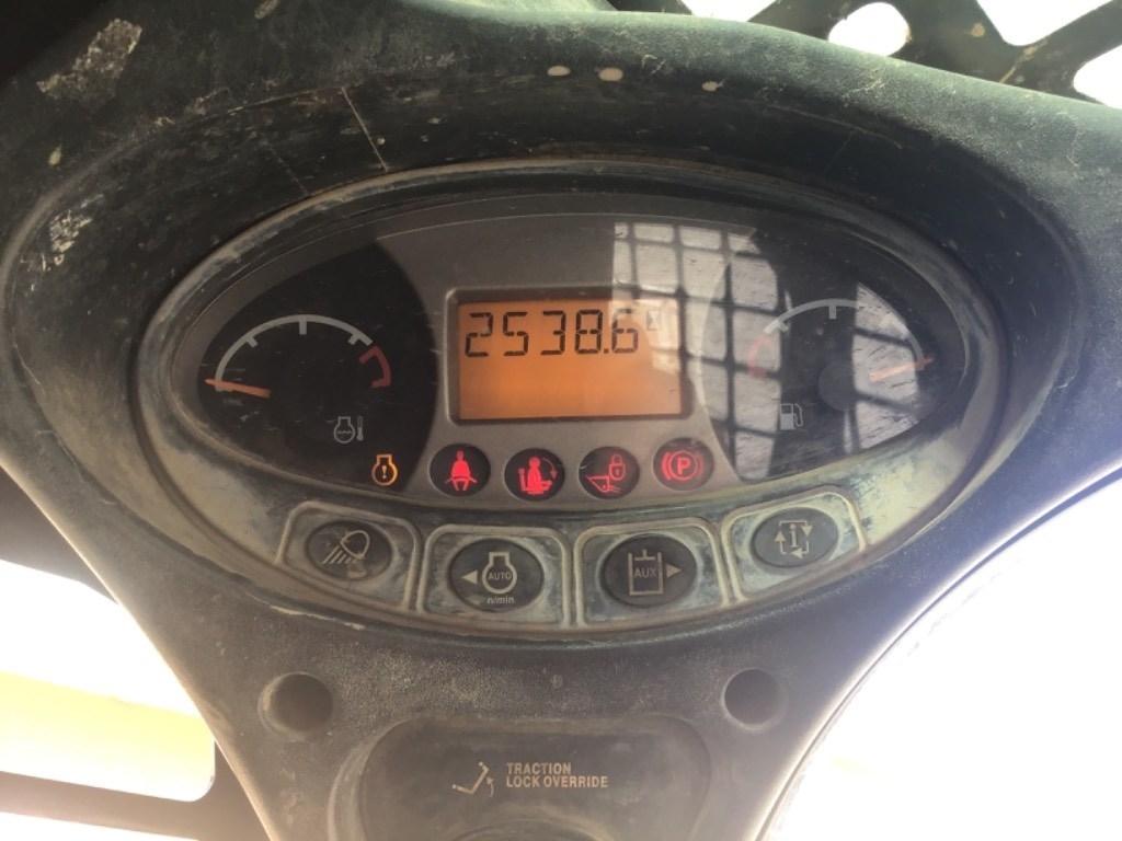 Bobcat T590 滑移装载机