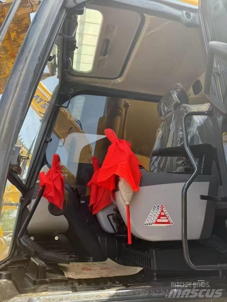 Komatsu 240LC-8 履带挖掘机