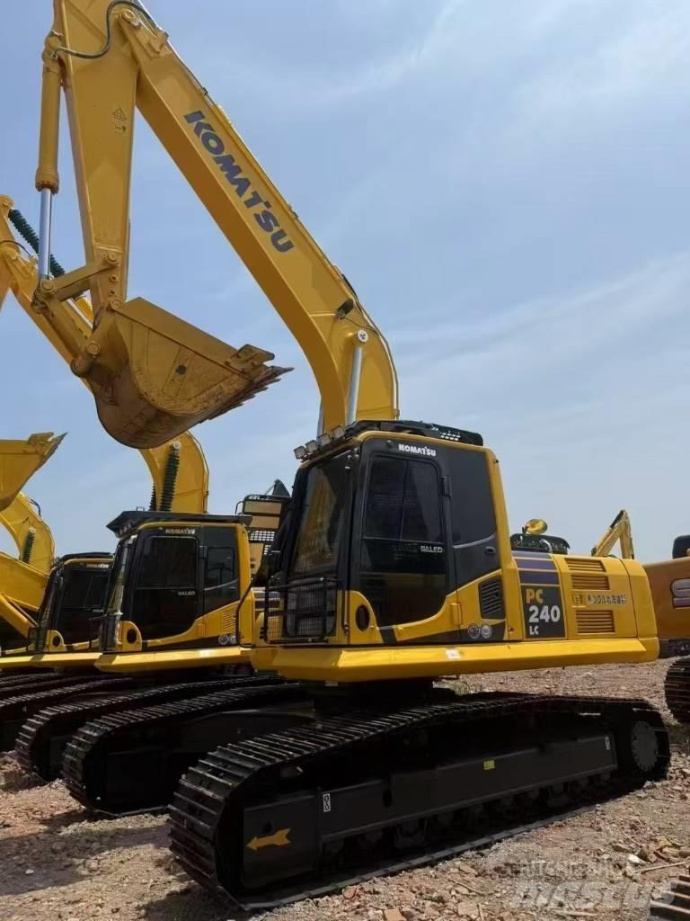 Komatsu 240LC-8 履带挖掘机