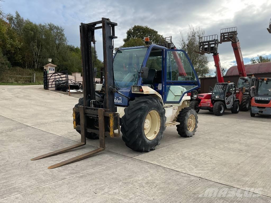 Manitou M 26.4 越野叉车|叉装车