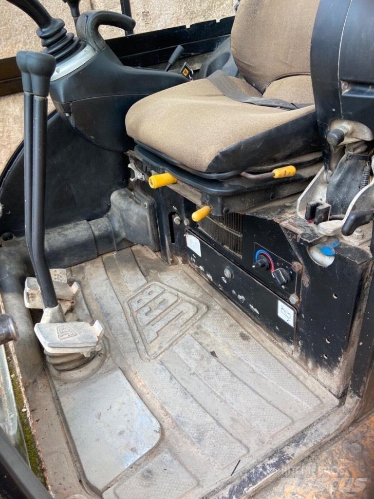JCB 8025 ZTS 小型挖掘机