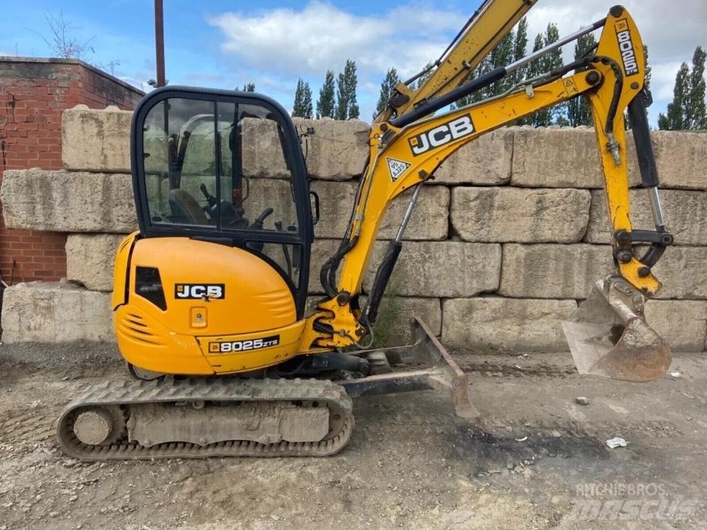 JCB 8025 ZTS 小型挖掘机