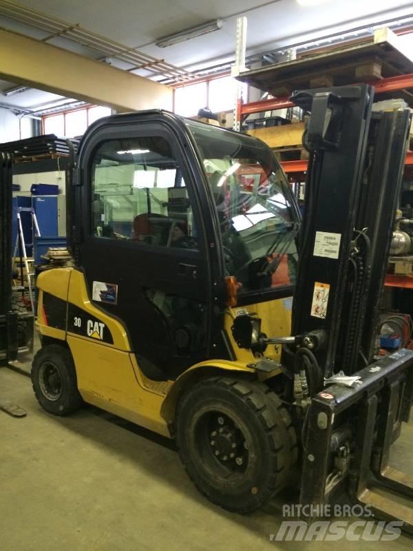 CAT DP30N 柴油叉车